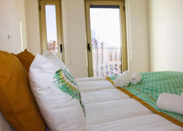 5Min Walk From Subway Station & Free Parking
