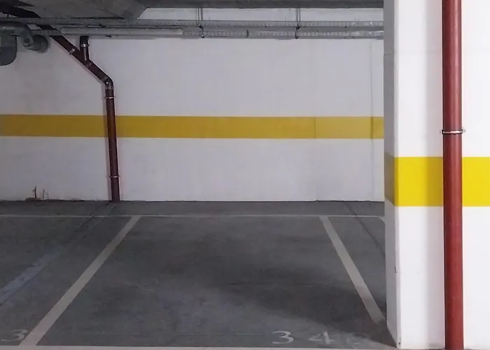 5Min Walk From Subway Station & Free Parking